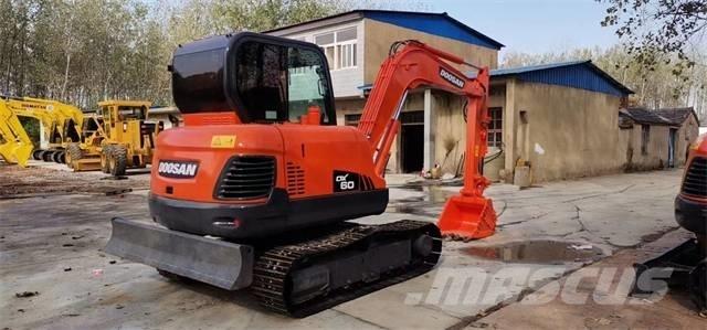 Doosan DX60 Верижен екскаватор