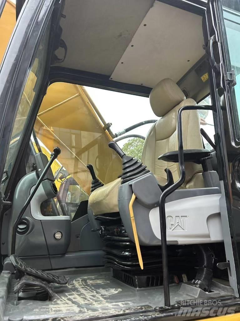 CAT 320 D Верижен екскаватор