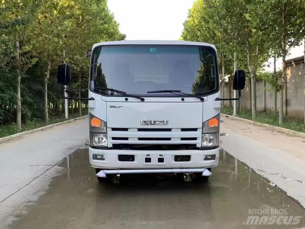Isuzu ELF Общински/универсални превозни средства

