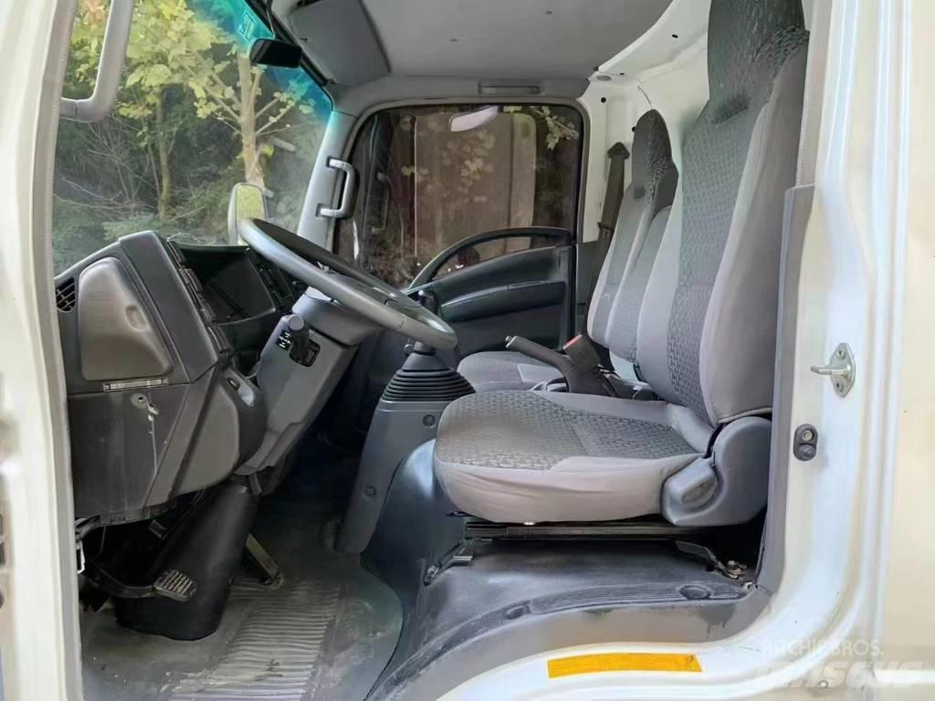 Isuzu ELF Общински/универсални превозни средства
