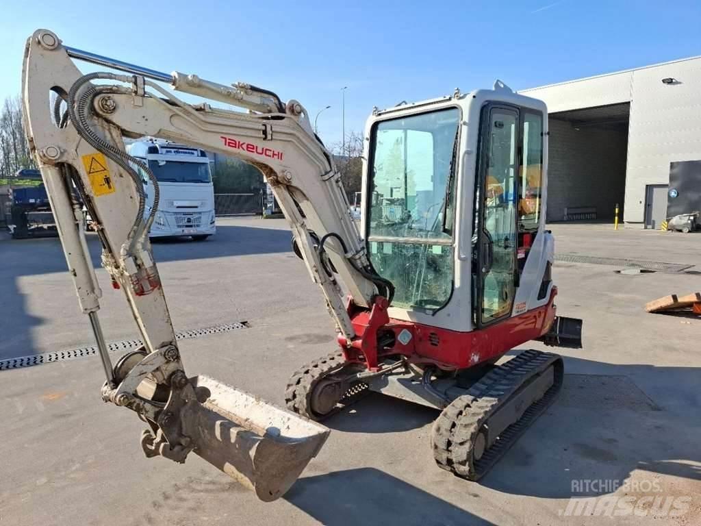 Takeuchi TB225LSA Мини екскаватори < 7 т