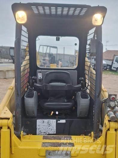 Komatsu SK815 Мини товарачи