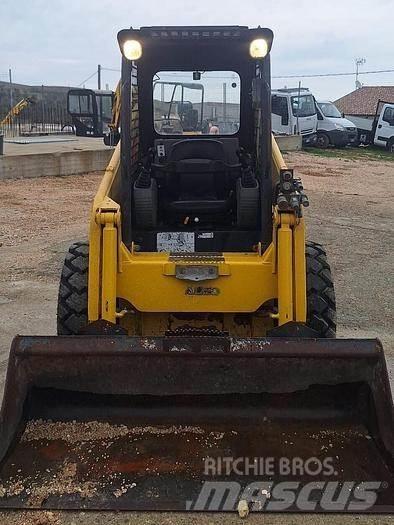 Komatsu SK815 Мини товарачи