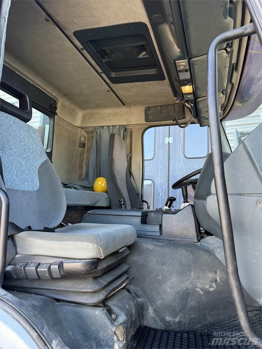 Sisu E12M 8x2 Самосвал