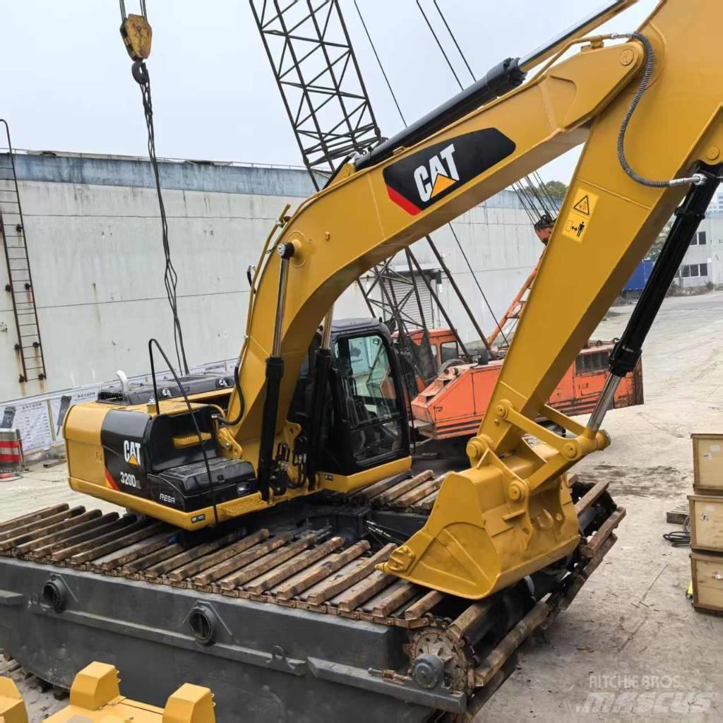CAT 320 D Багери амфибии