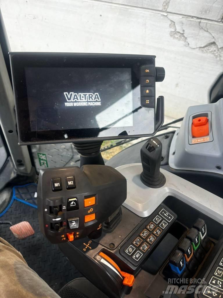 Valtra T 254 V Трактори