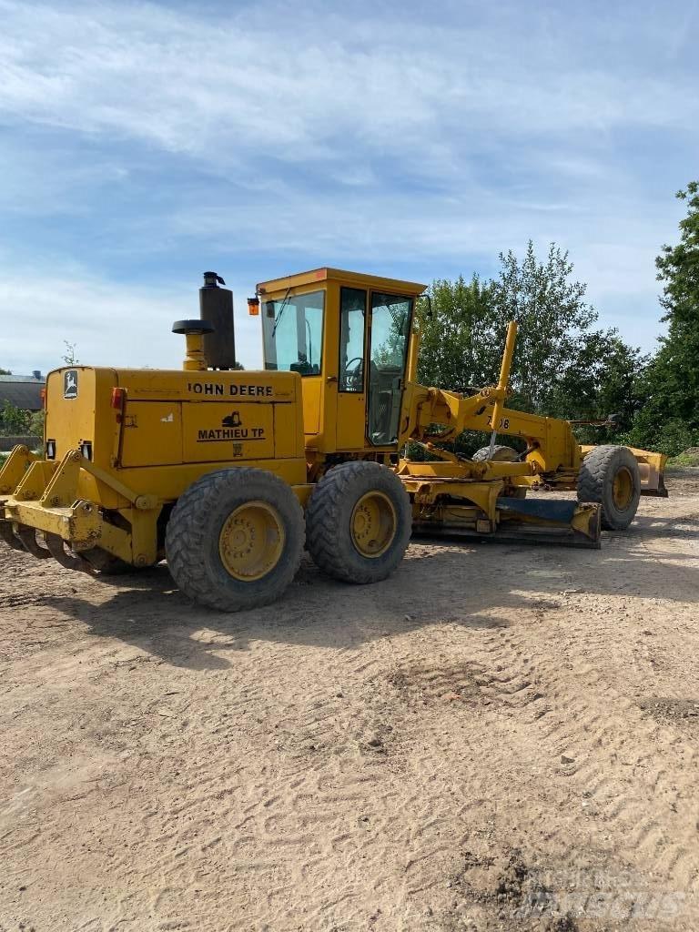 John Deere 770b Грейдери