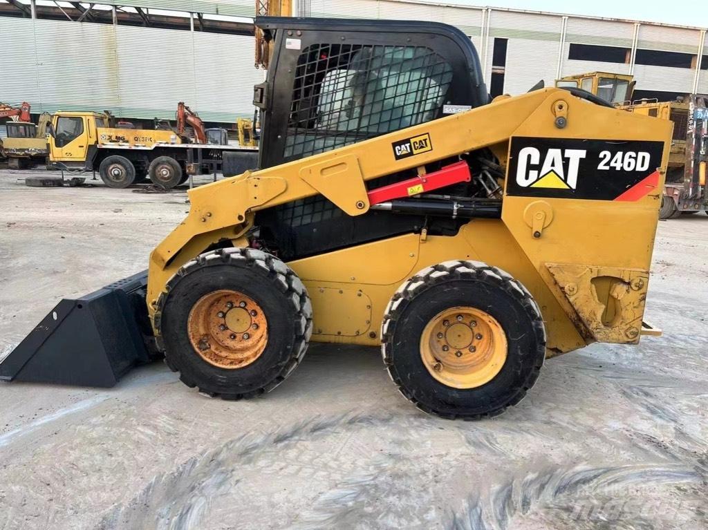 CAT 246 D Мини товарачи
