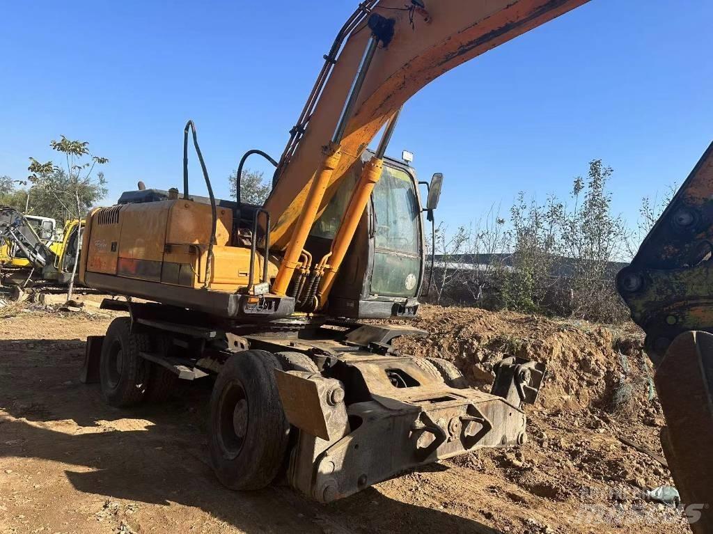 Hyundai R210W-9 Колесни екскаватори