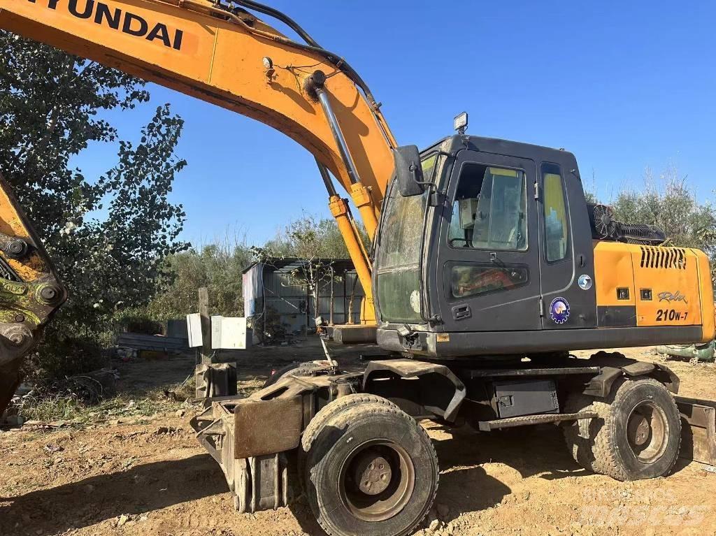Hyundai R210W-9 Колесни екскаватори