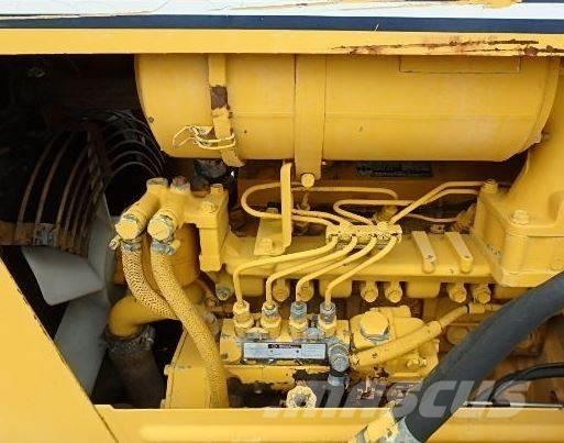 Komatsu D 20 A-6 Верижни булдозери

