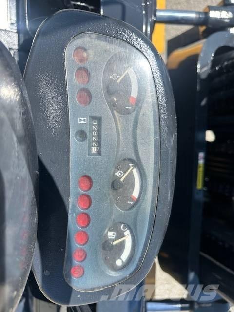 Komatsu FD 40 ZT Вилични кари-повдигачи - други