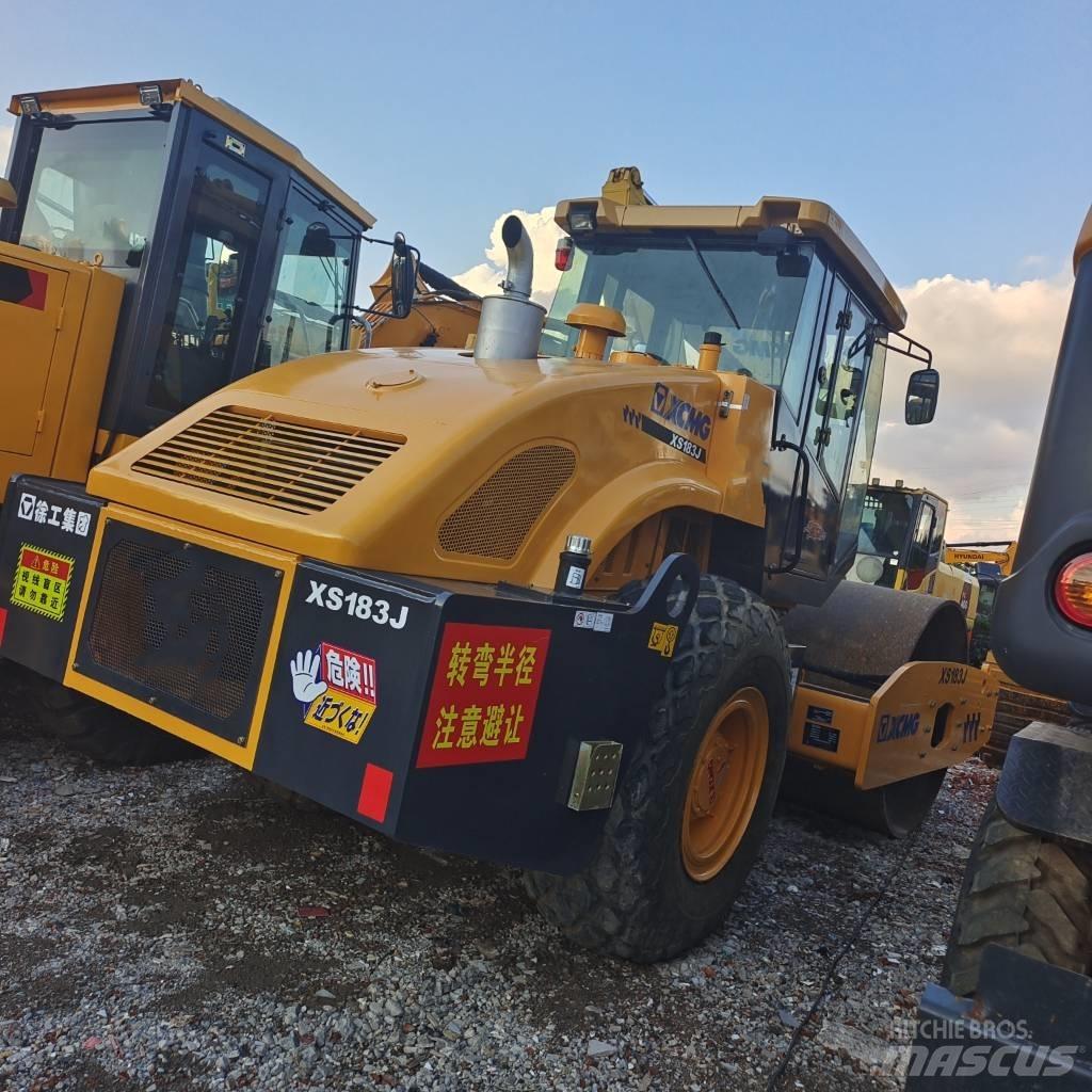 XCMG XS 183 J Еднобарабанни ролки
