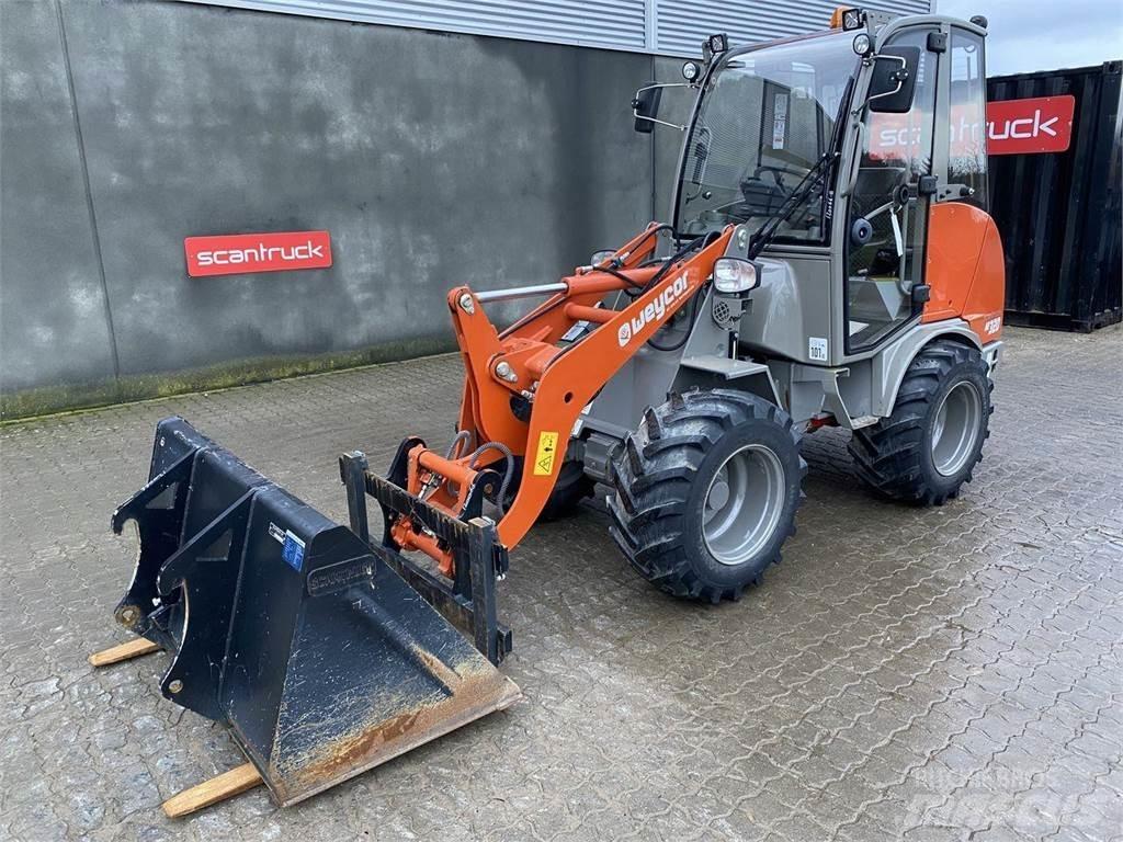 Weycor AR320 Cab Многофункционални товарачи