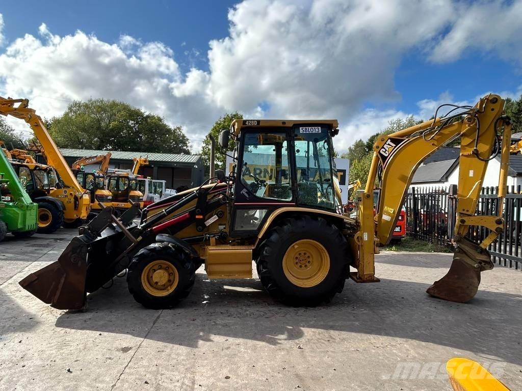 CAT 428 D Товарач със заден ексватор