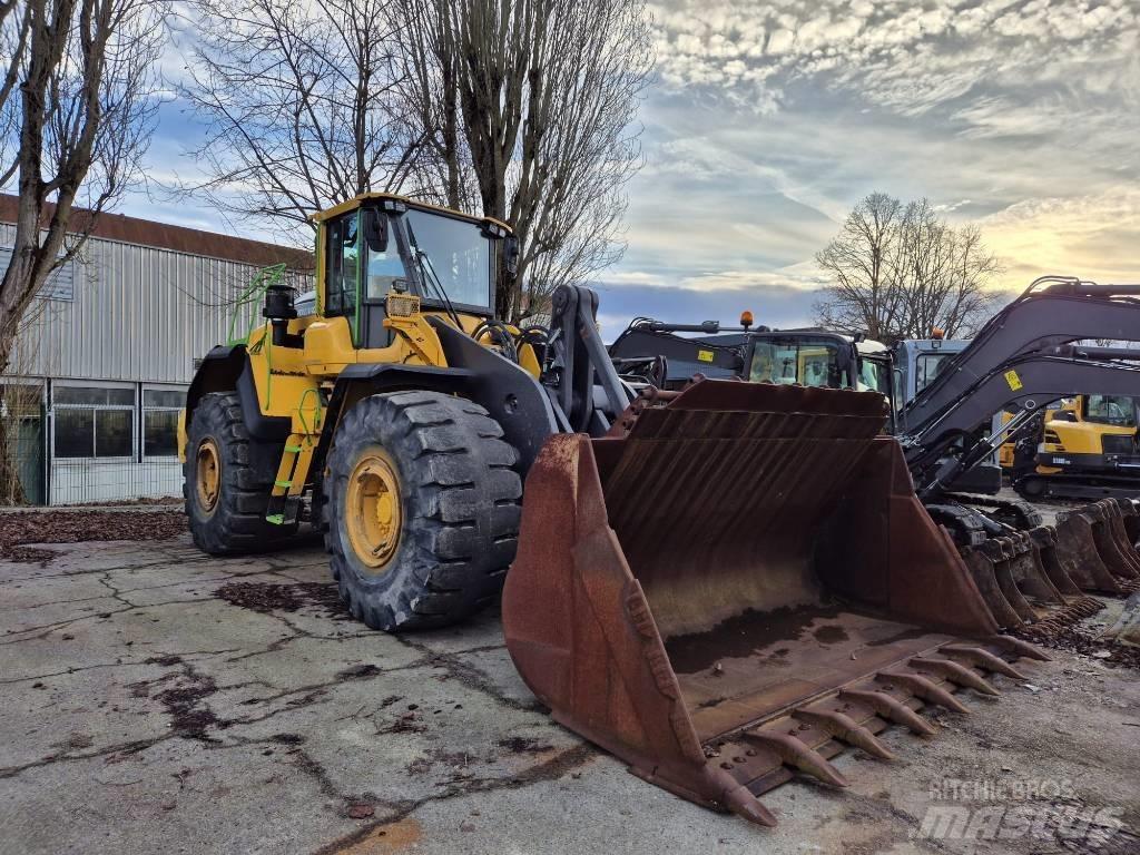 Volvo L 220 H Колесни товарачи