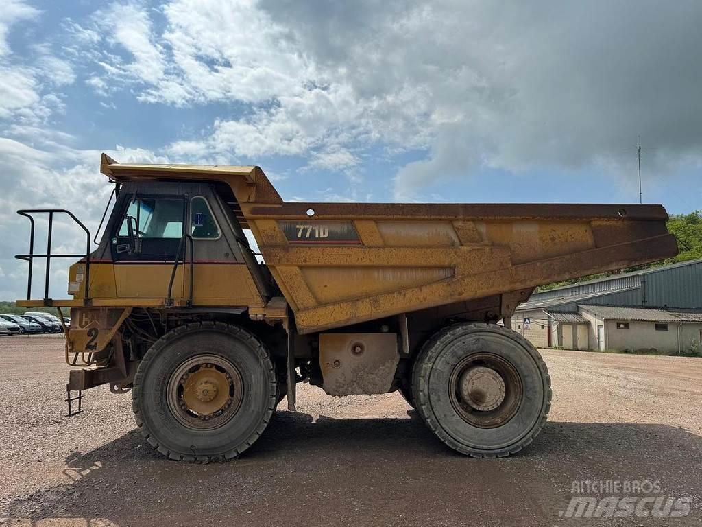 CAT 771D Странични самосвали