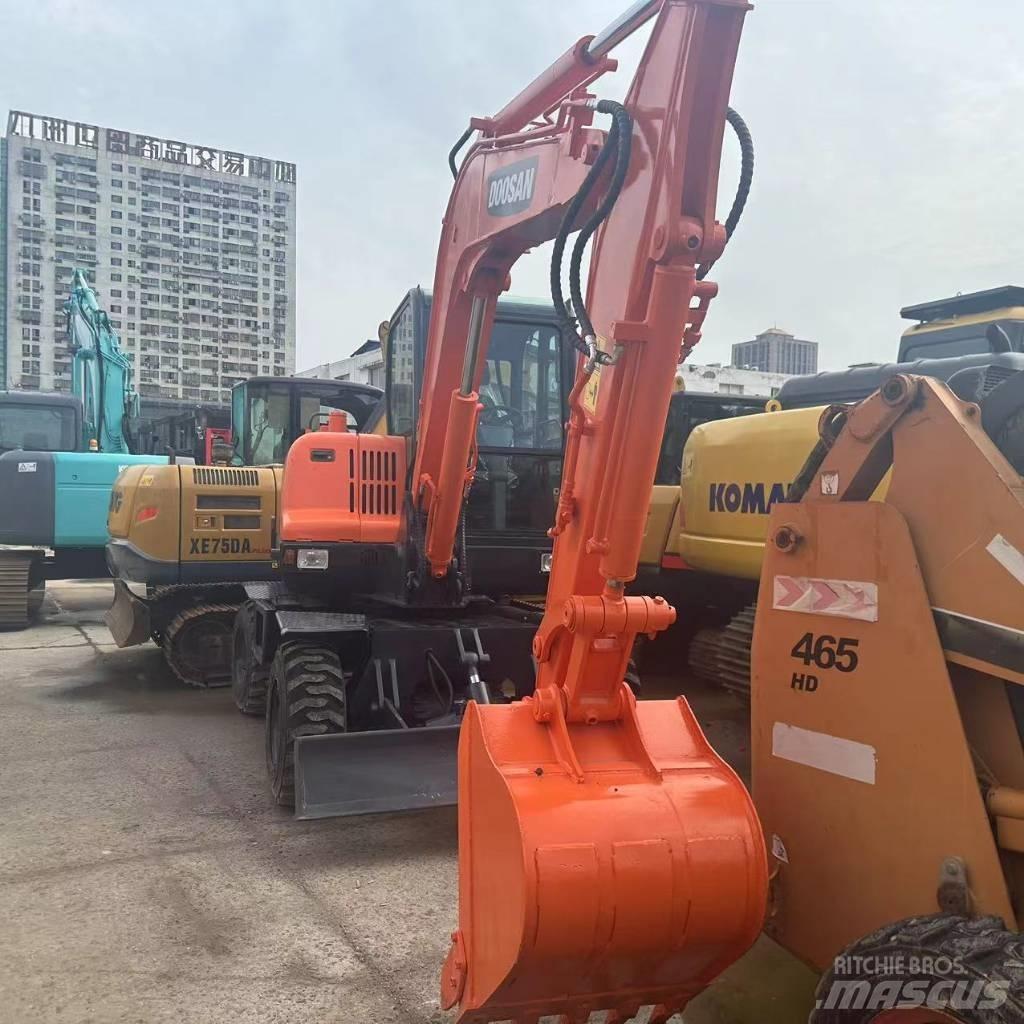 Doosan DX60W Колесни екскаватори