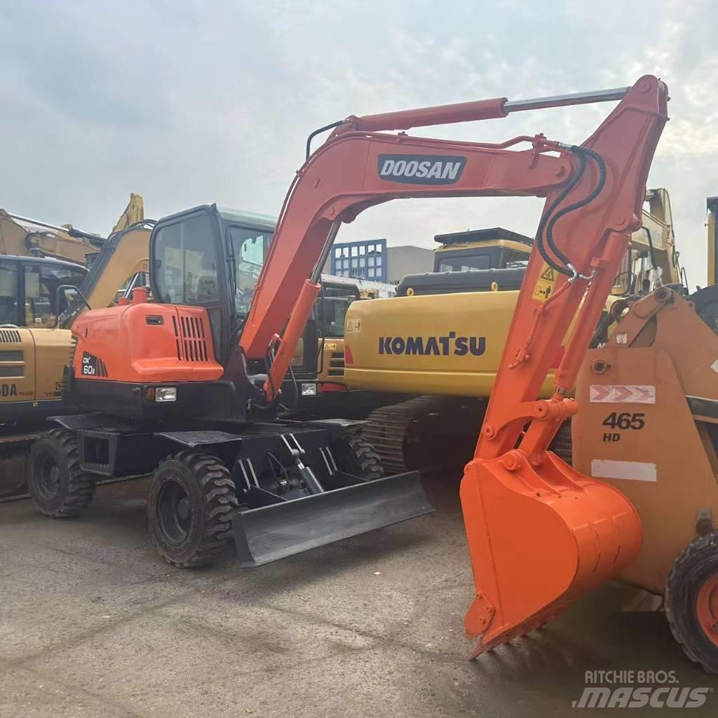 Doosan DX60W Колесни екскаватори