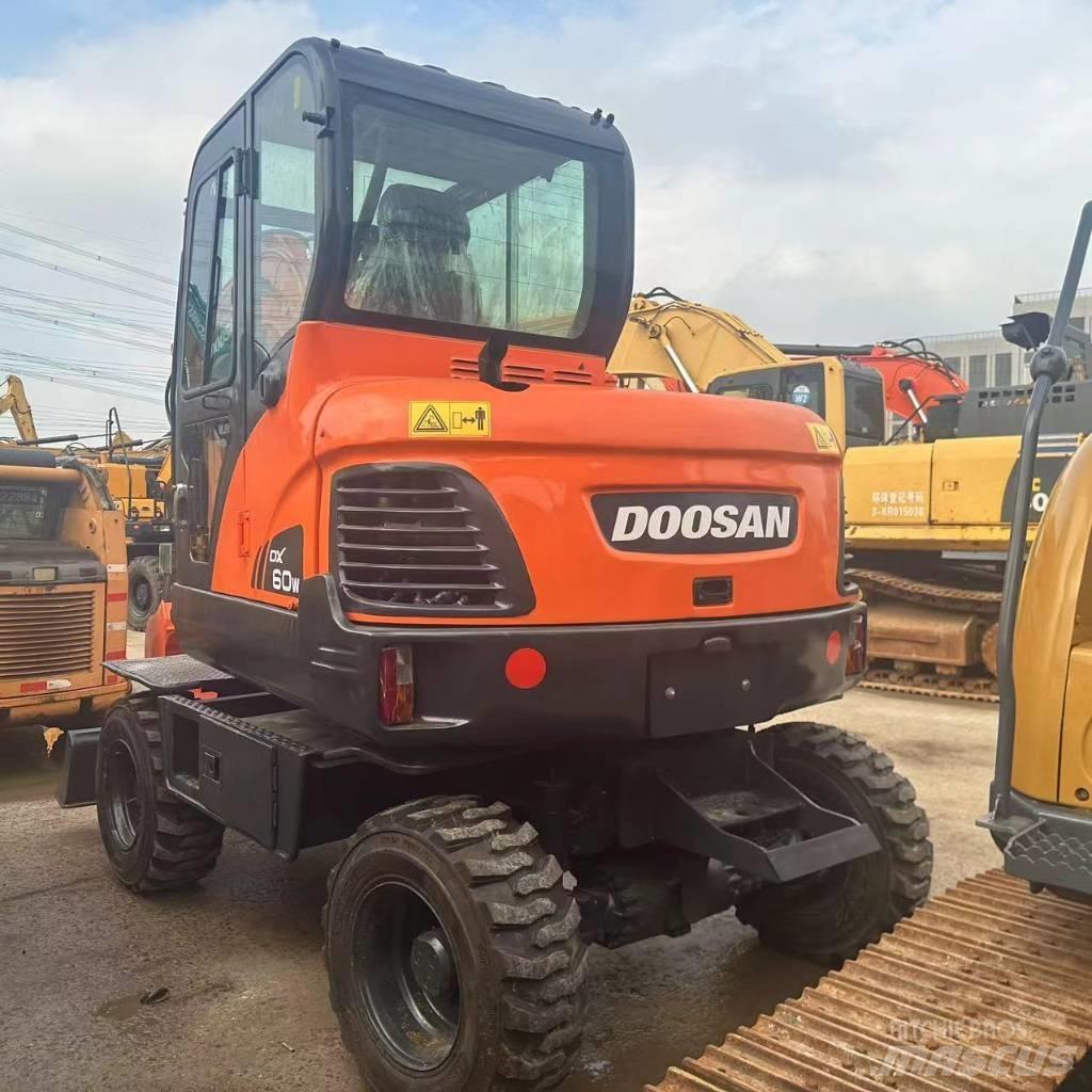 Doosan DX60W Колесни екскаватори