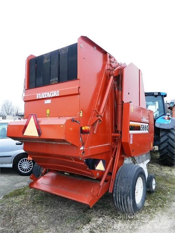 New Holland 5880 Сламопреси за кръгли бали

