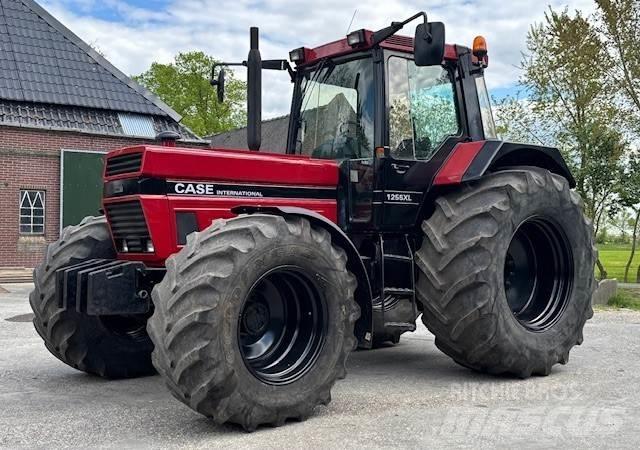 Case IH 1255 XL Трактори