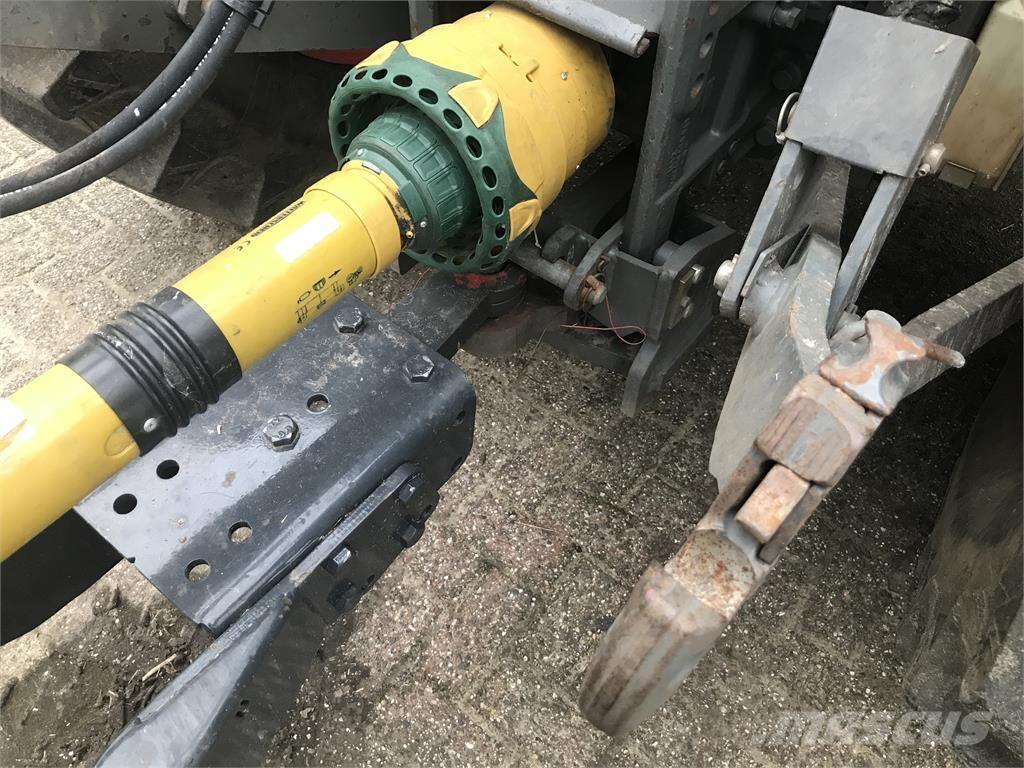 Fendt 411 Com2 Трактори