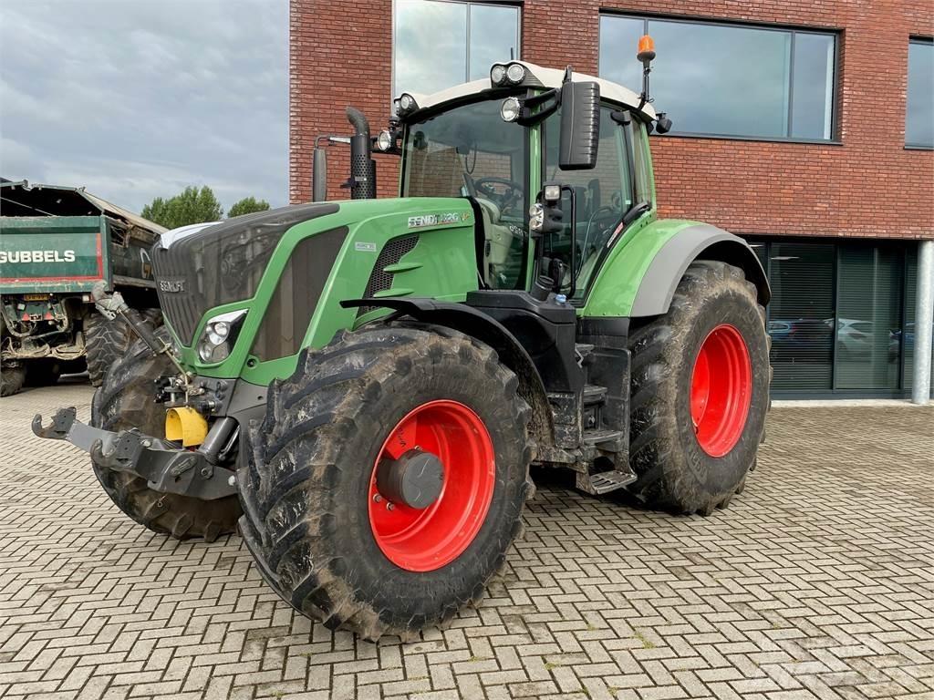 Fendt 826 Vario Трактори