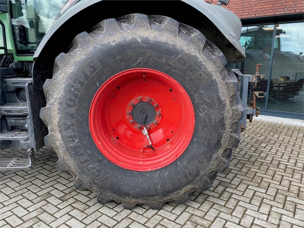 Fendt 826 Vario Трактори