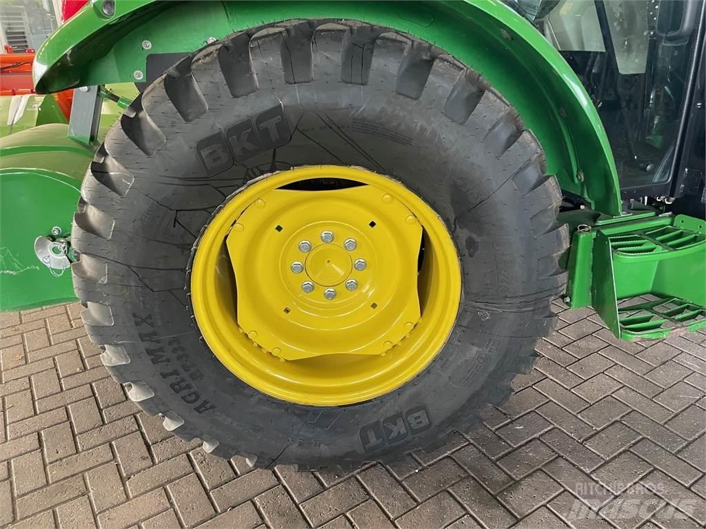 John Deere 5058 Трактори