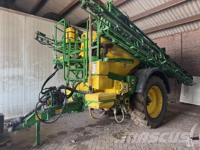 John Deere 832 Самоходни пръскачки
