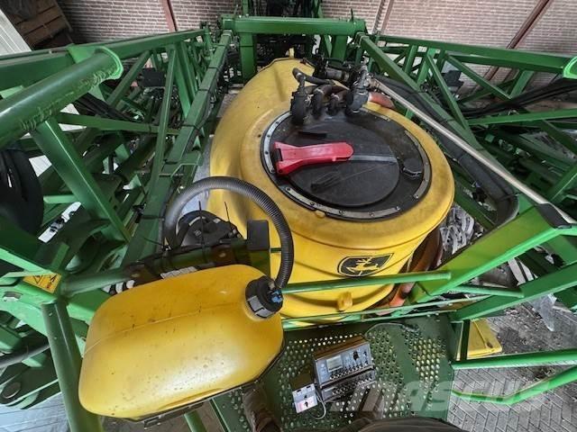 John Deere 832 Самоходни пръскачки
