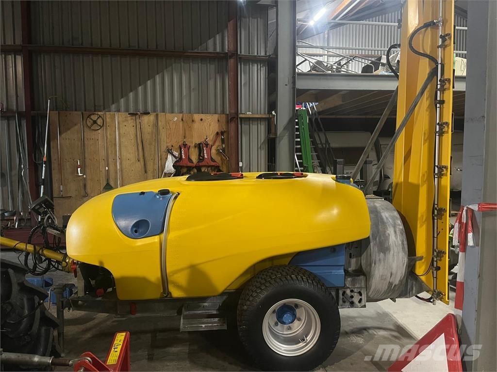  KWH Mistral 1500 Прикачни пръскачки
