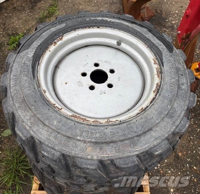  Set BKT 27x8.50-15 Колелета/Гуми