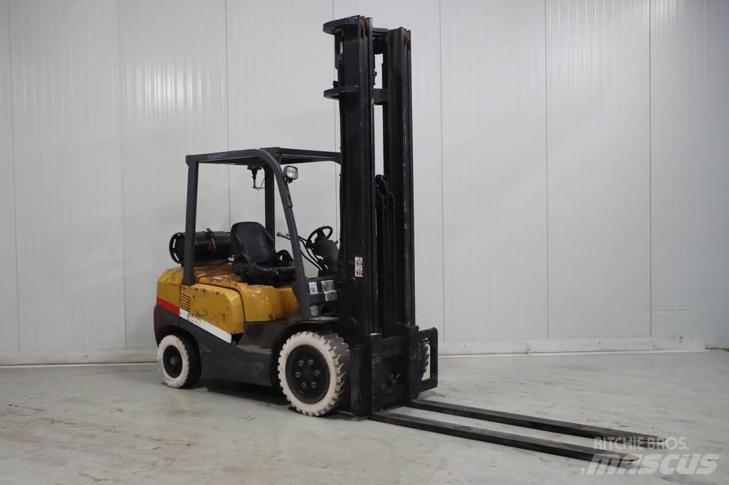 TCM FG30T3 Камиони с АГУ