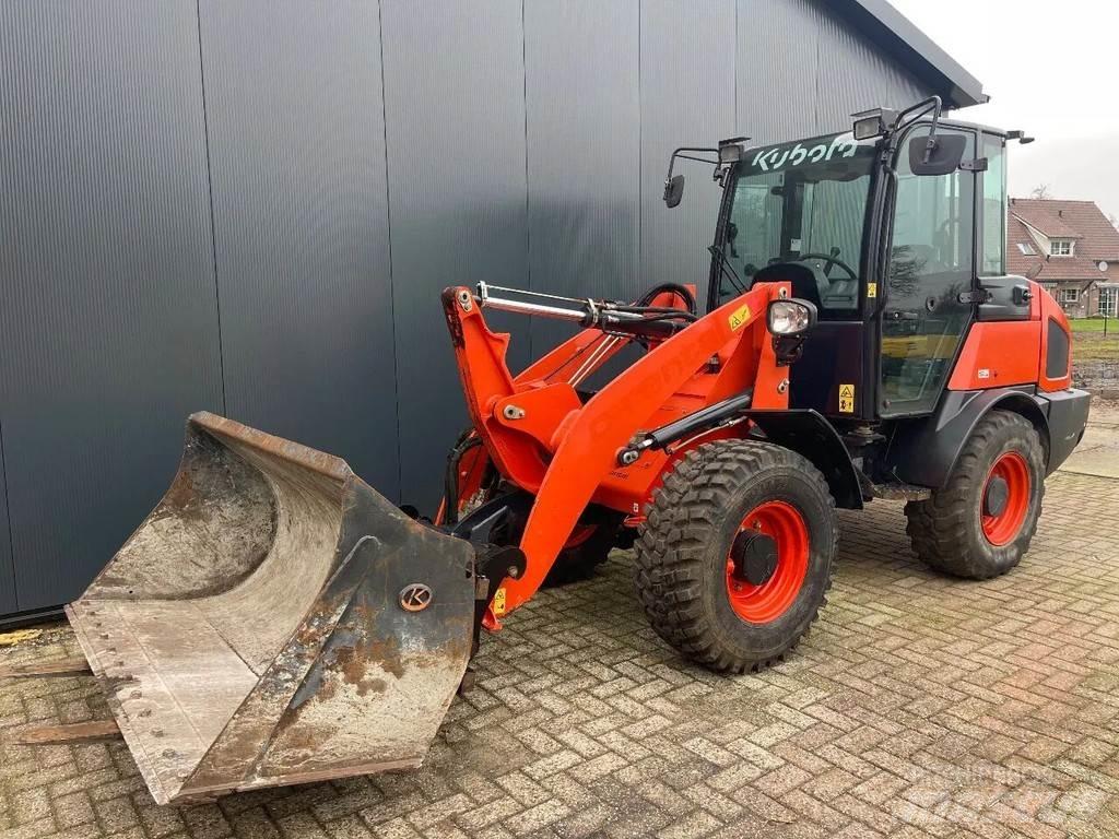 Kubota R065 Колесни товарачи