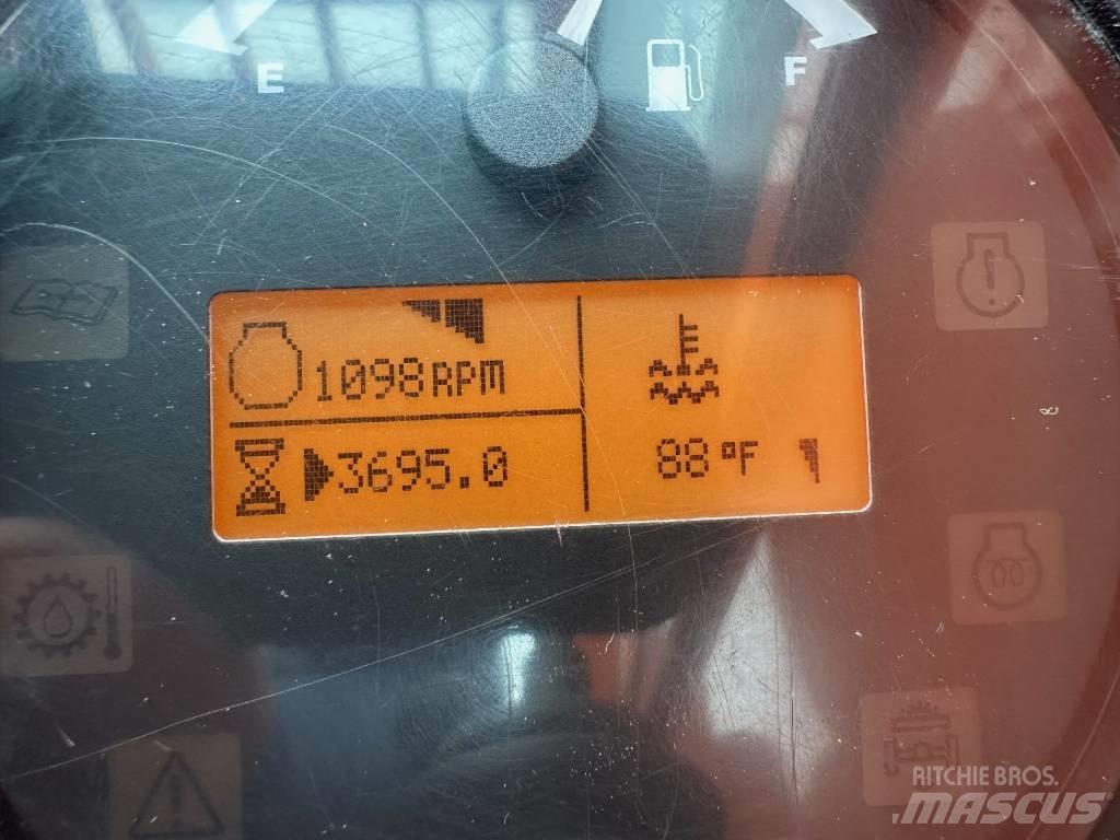 SkyTrak 8042 Телескопични товарачи
