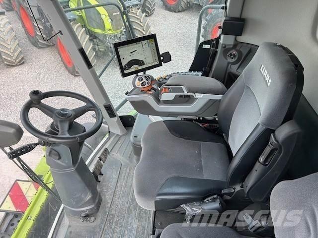 CLAAS LEXION 7400 Комбайни