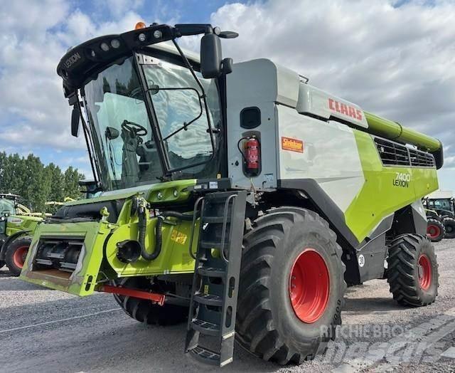CLAAS LEXION 7400 Комбайни