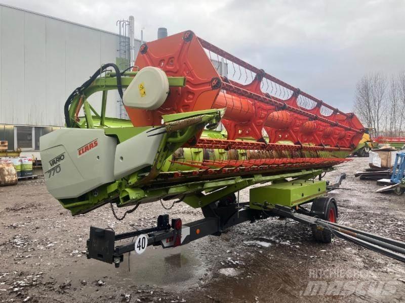 CLAAS LEXION 7400 Комбайни