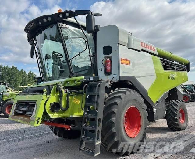 CLAAS LEXION 7400 Комбайни