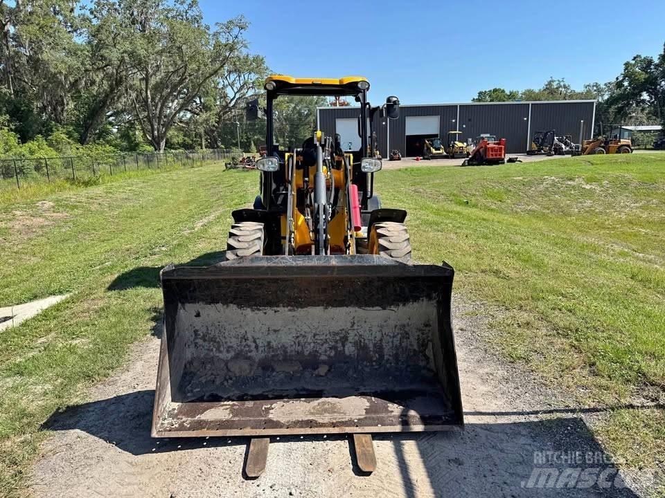 JCB 407 Колесни товарачи