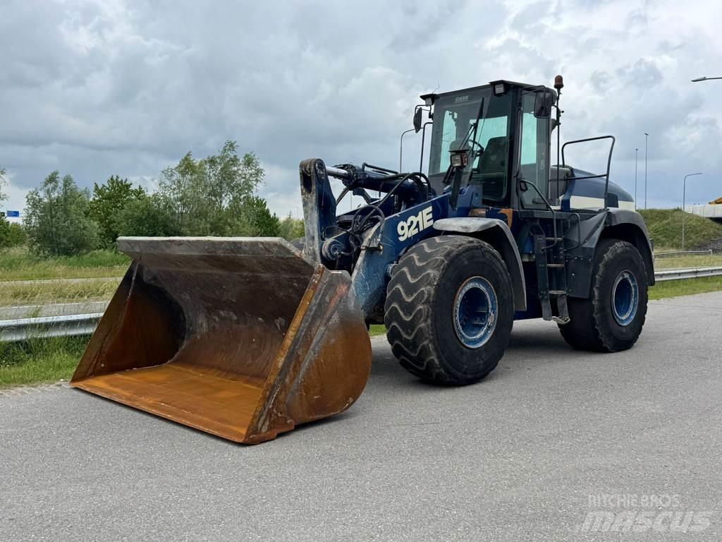 CASE 921E Колесни товарачи