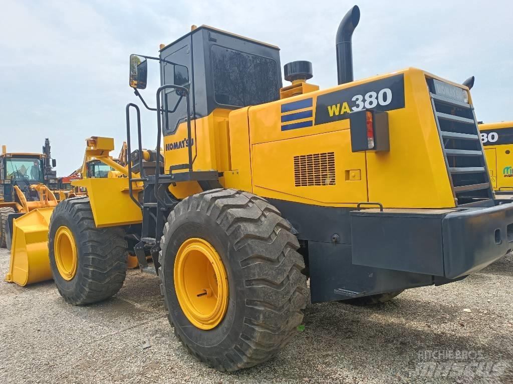 Komatsu WA 380 Колесни товарачи