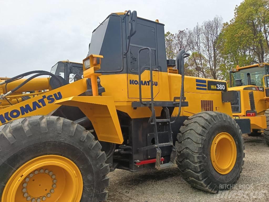 Komatsu WA 380 Колесни товарачи