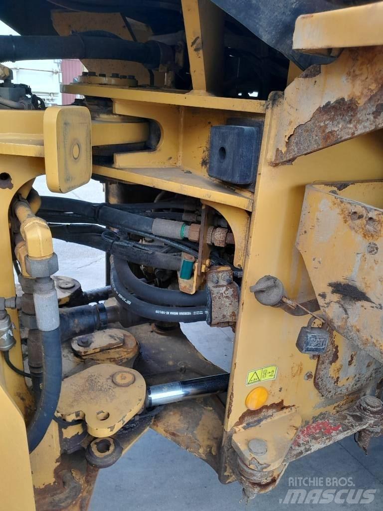 CAT 938 M Колесни товарачи