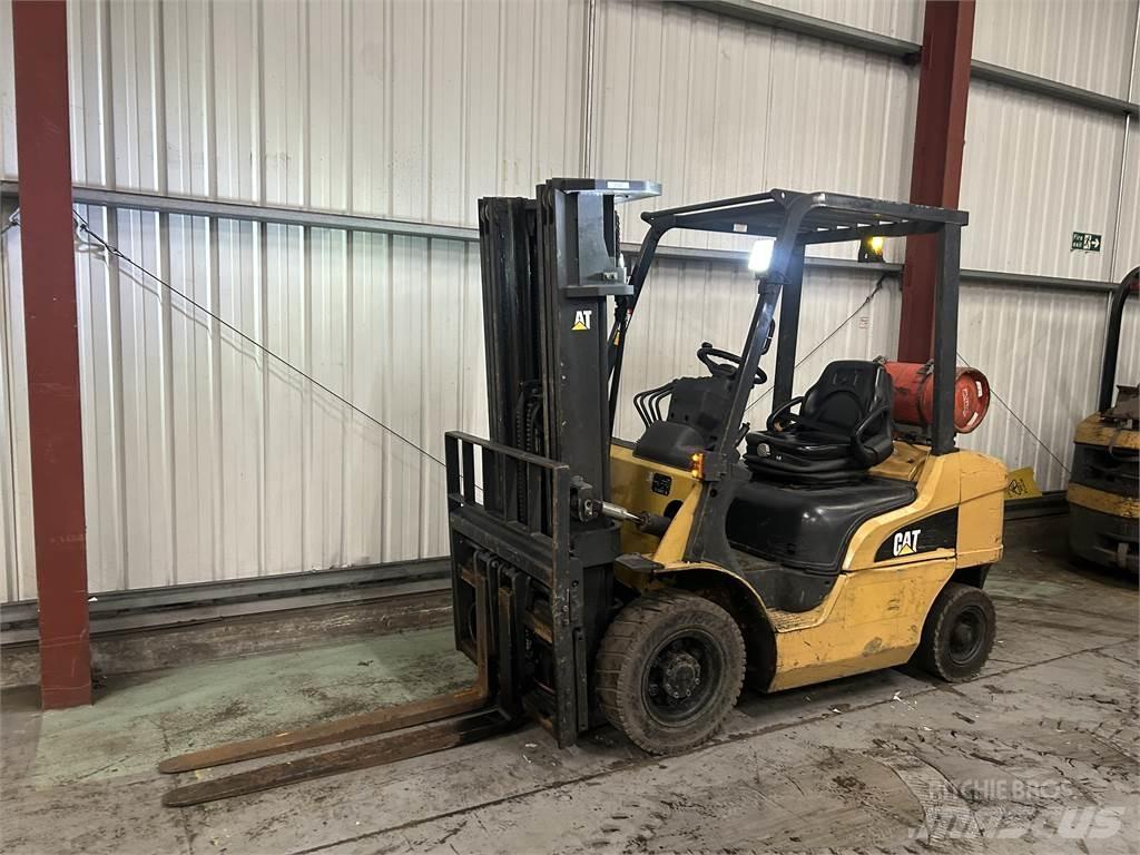 CAT GP25NT Камиони с АГУ