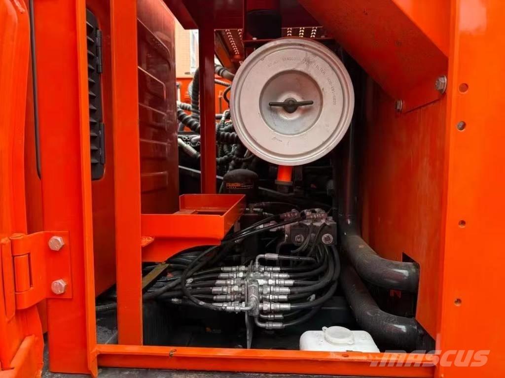 Doosan DX 225 LC Верижен екскаватор