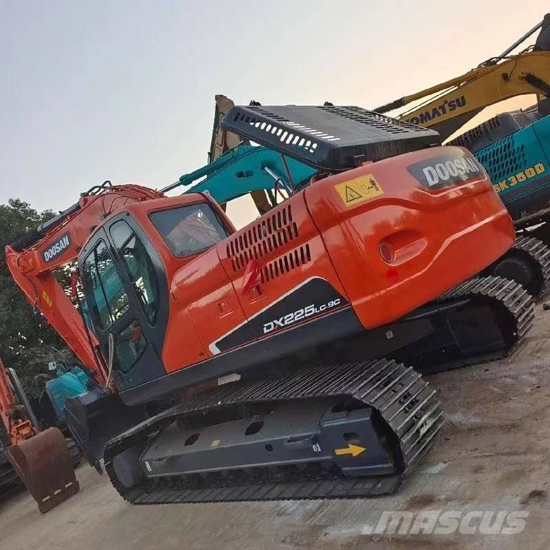 Doosan DX 225 LC Верижен екскаватор