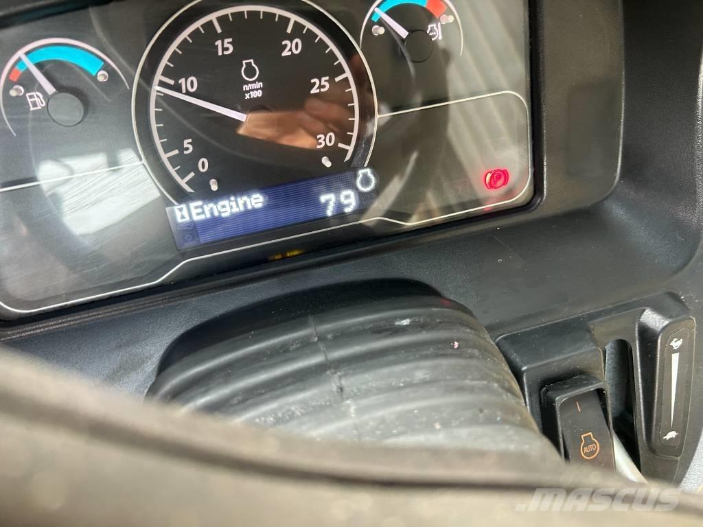 John Deere 2038R Компактни трактори